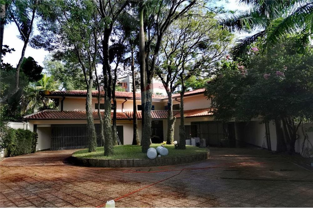 En Venta Lujosa Residencia -Los Laureles, Asuncion