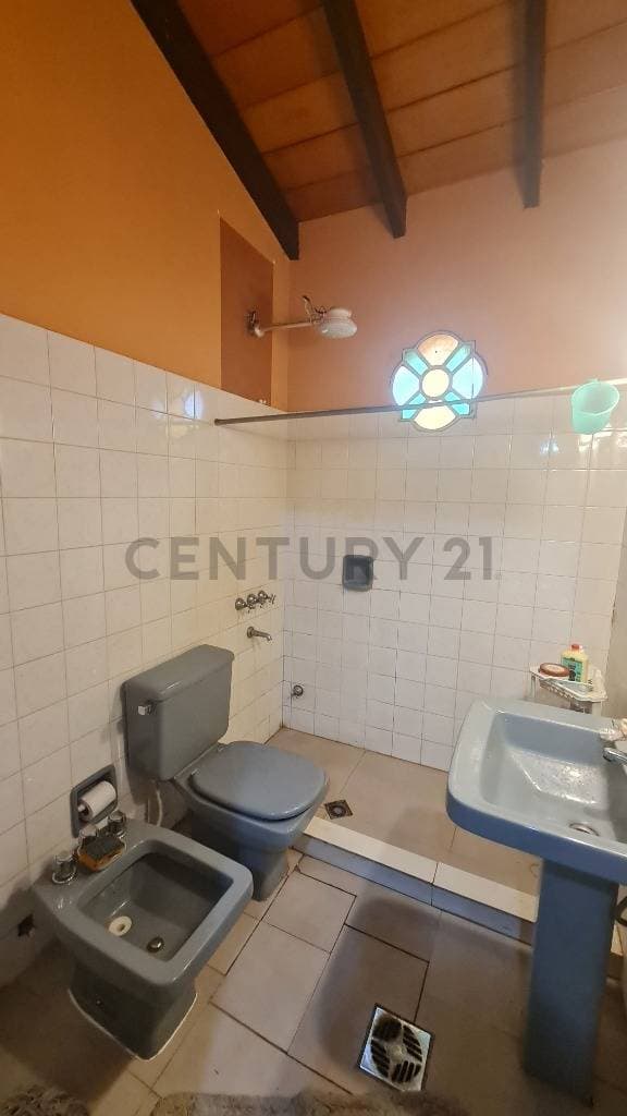 Casa En Venta En Barrio Las Lomas – Amplio Terreno Frente A Plaza, foto 4