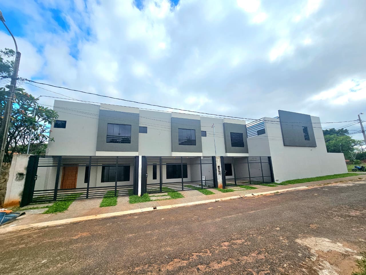 Duplex De 3 Habitaciones En Alto Pinar, Luque
