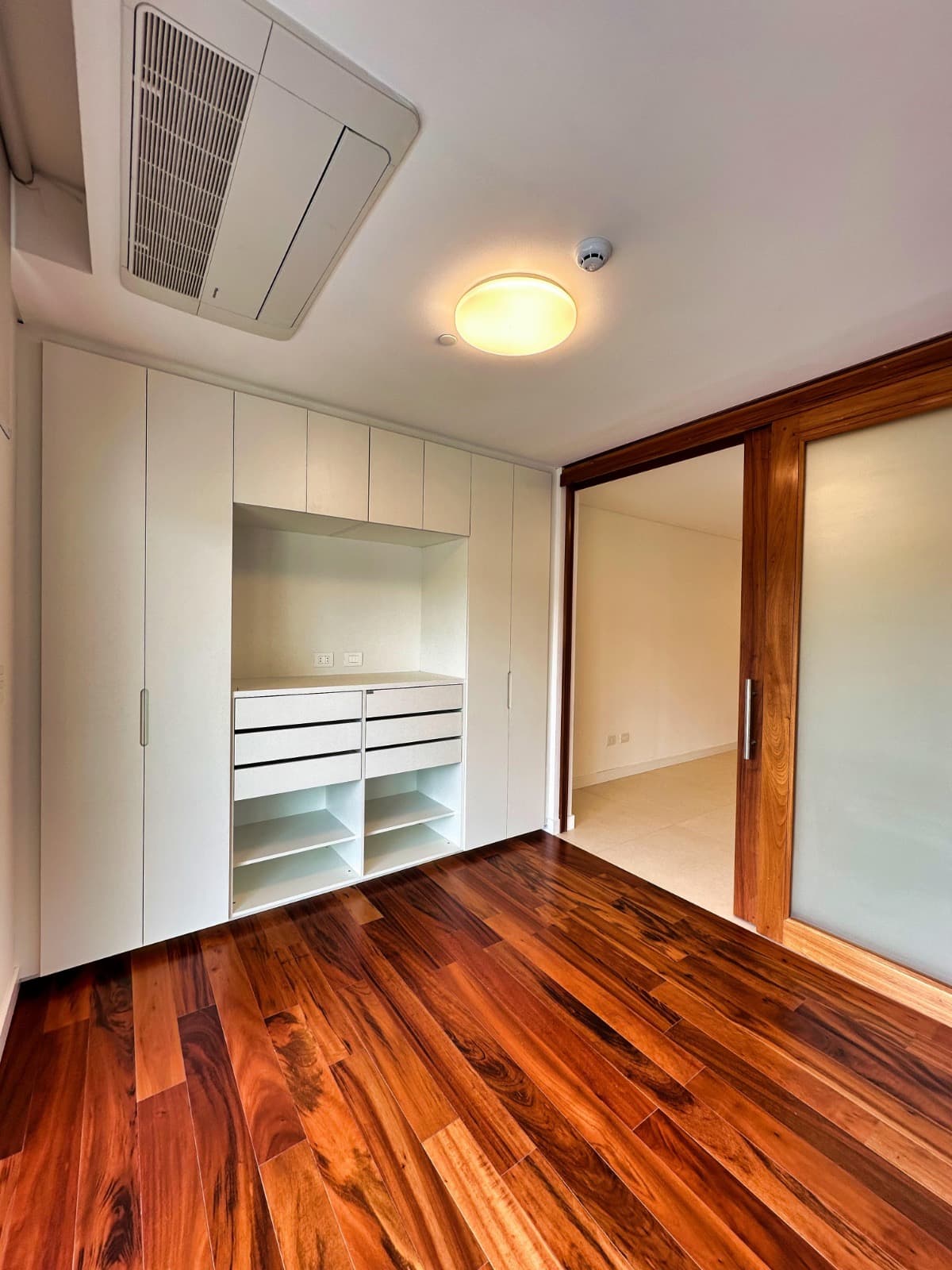Departamento en alquiler – Barrio Ycua Sati