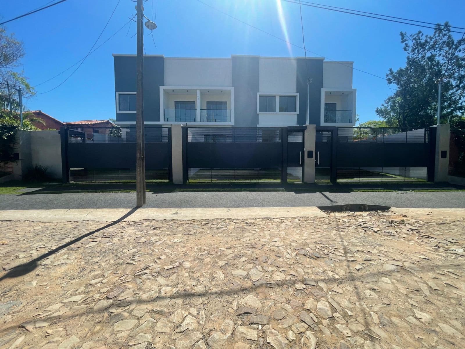 Vendo duplex a estrenar en loma pyta