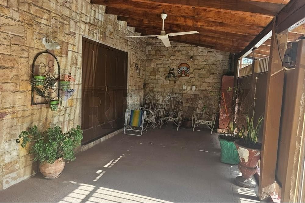 Vendo hermosa casa con renta en loma pytã – excelente inversión