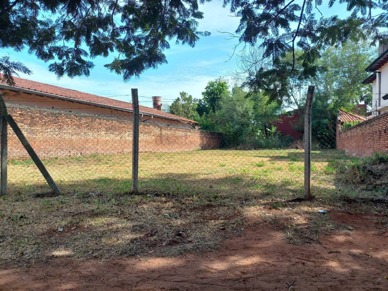 Vendo terreno en Fernando de la Mora z/ norte!!