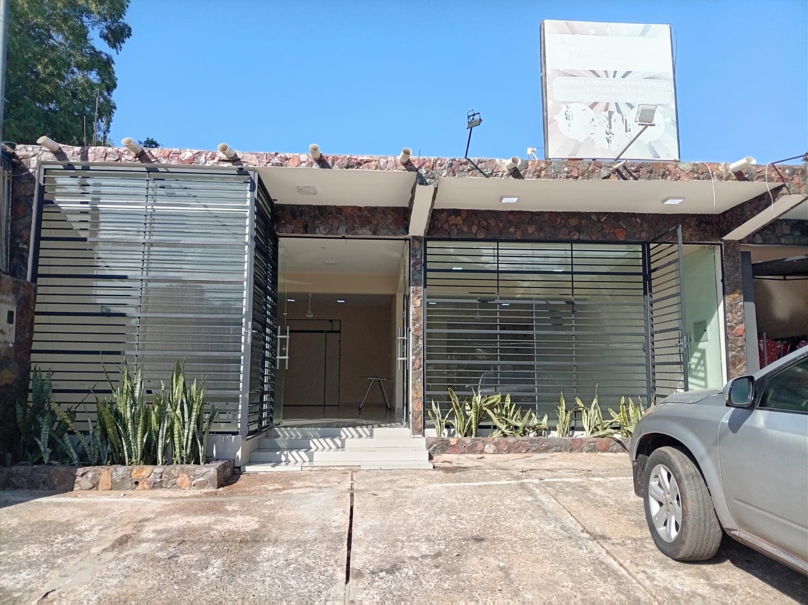 En Alquiler Local Comercial Sobre Ruta Luque Limpio, foto 1