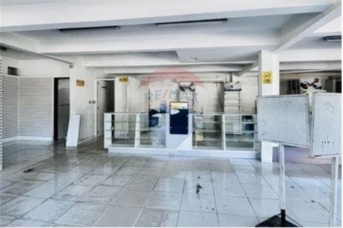 Local comercial + cancha (opcional) — foto 4
