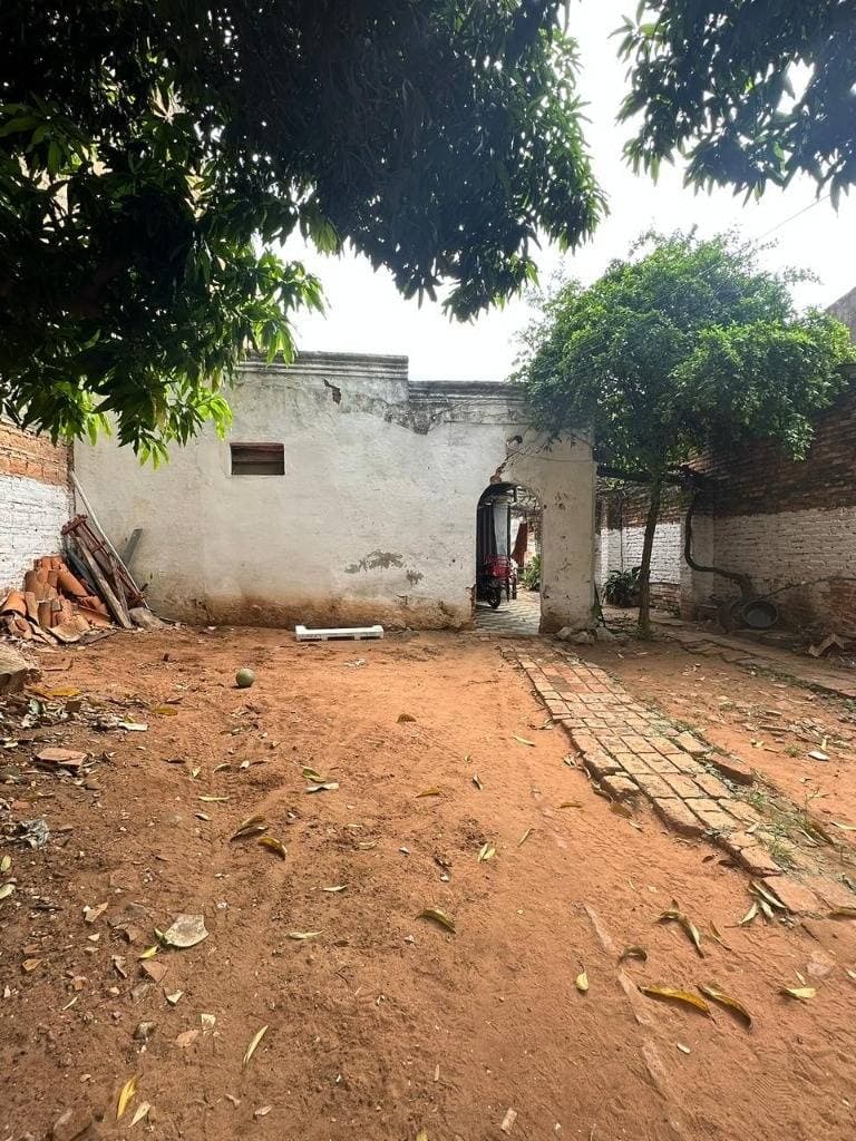Terreno en venta en el barrio pettirossi, Asunción
