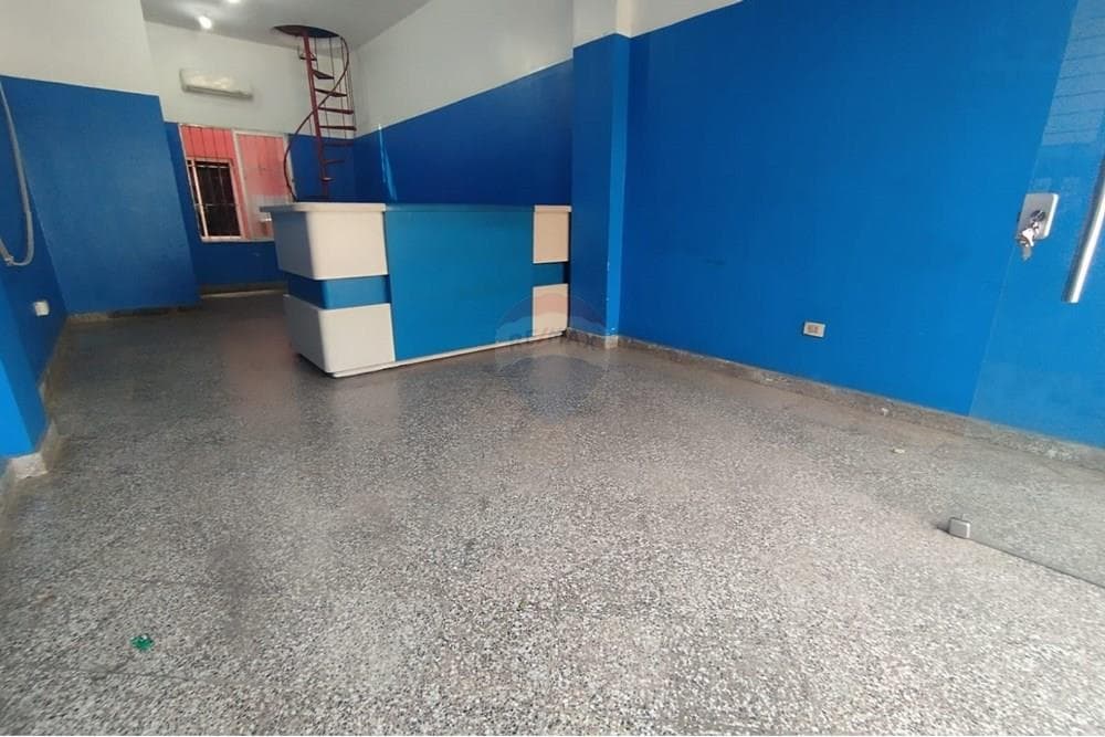 salón comercial sobre Av. Ebio Ayala, foto 2