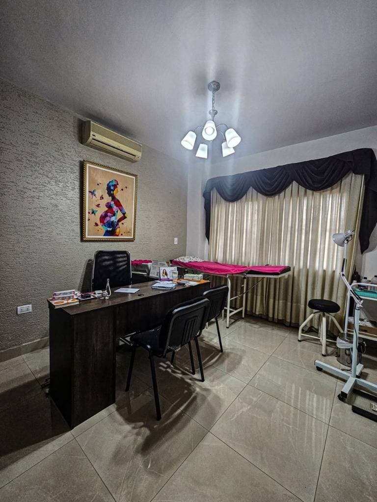 En alquiler hermosa residencia a una cuadra de cacique en lambare, foto 5