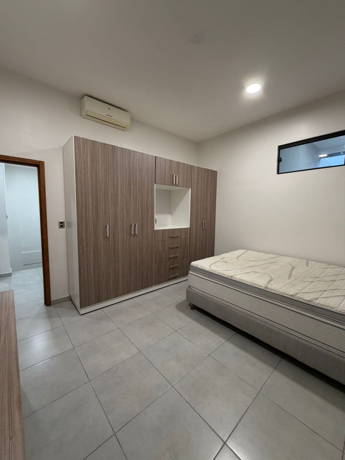 Amplia casa en alquiler con piscina y quincho – Fernando de la Mora zona sur, foto 2