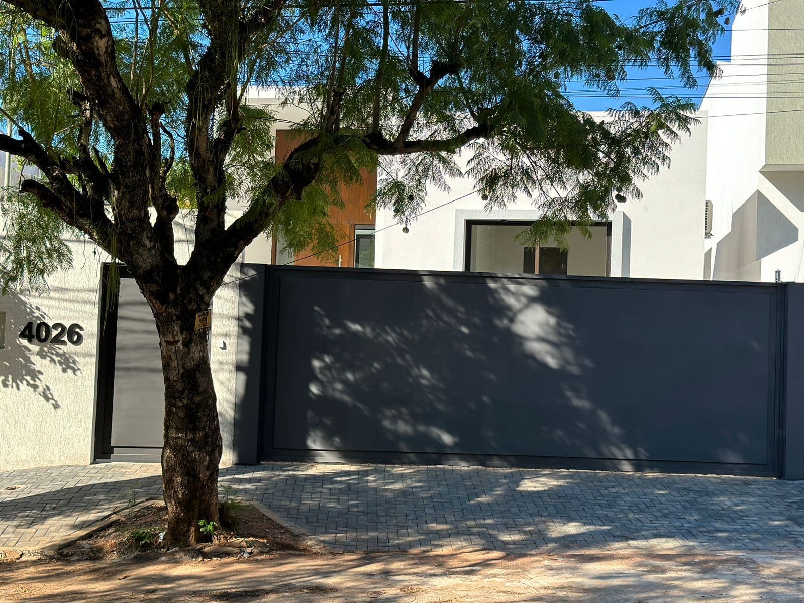 Casa moderna - alquiler - barrio mburicao