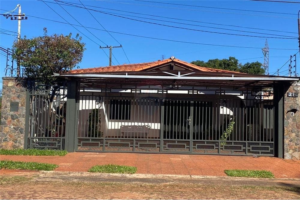 Amplia casa - zona stock ruta 1