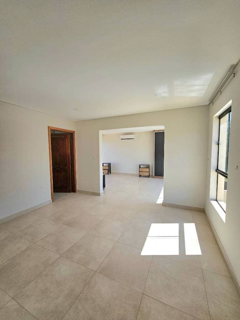 Hermosa casa semi amoblada en barrio ykua sati, foto 5