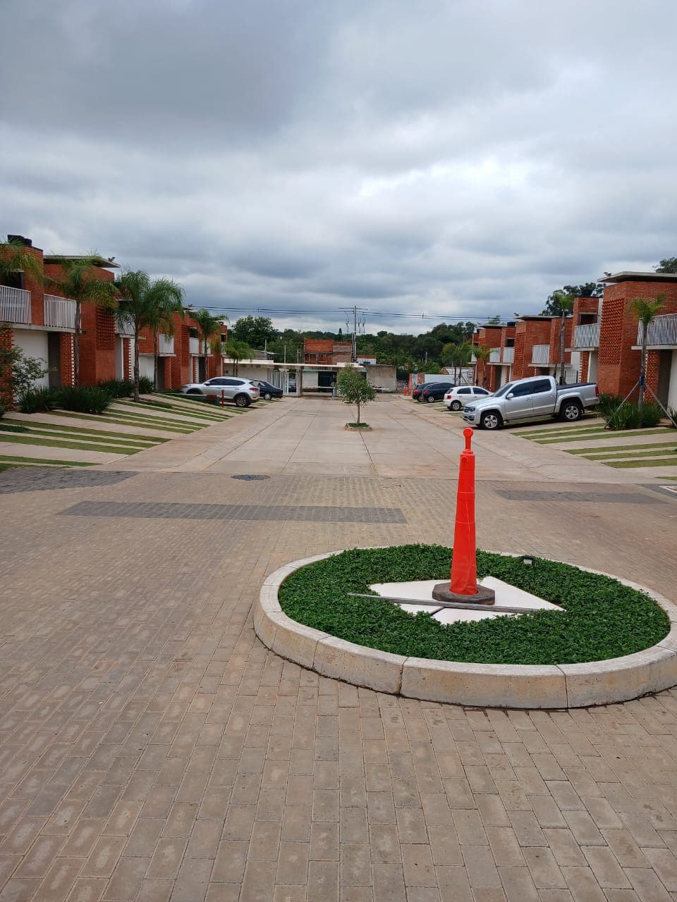 Alquilo departamento de 2 dormitorios semi-amoblado condominio alta vida