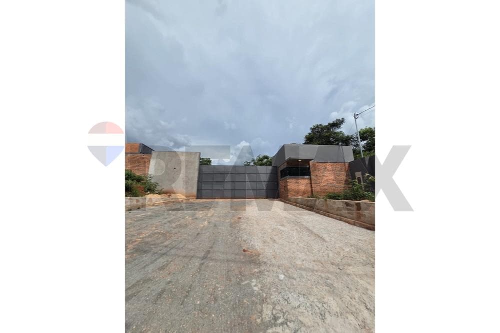 Tinglado de 525m2 – Barrio Yukyey, Luque