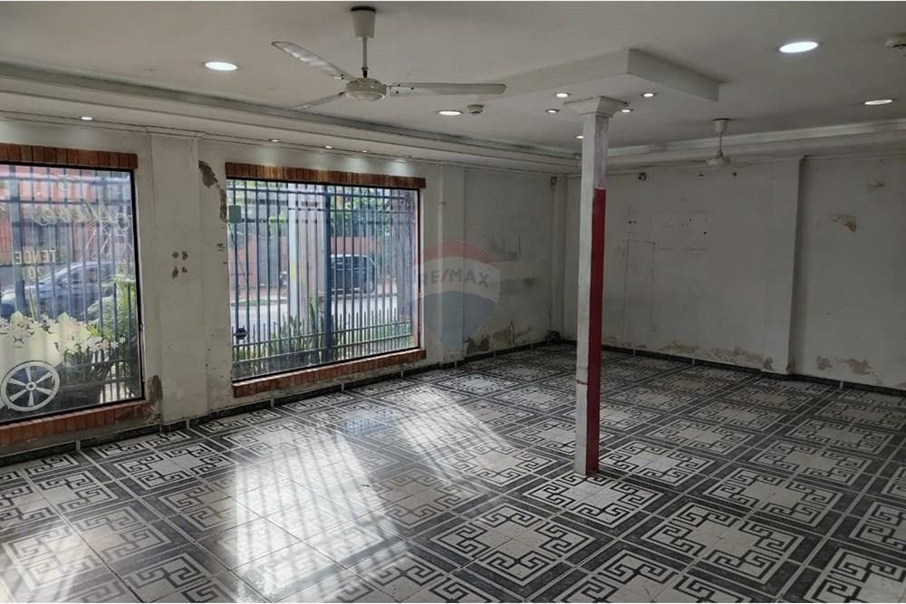 Alquilo local comercial en nazareth