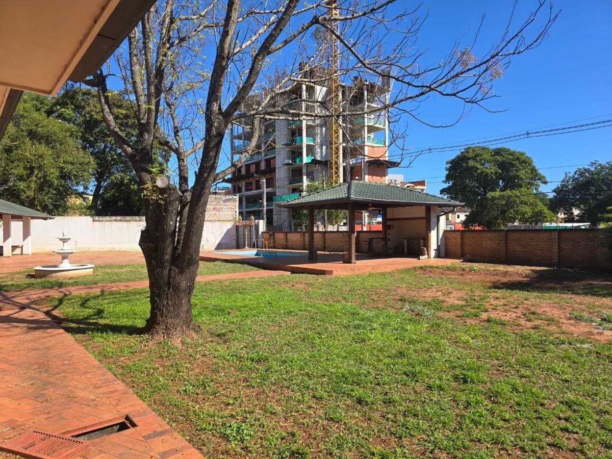 CASA PREMIUM EN ESQUINA 1.213 m2 a minutos del Shopping Pinedo, foto 2
