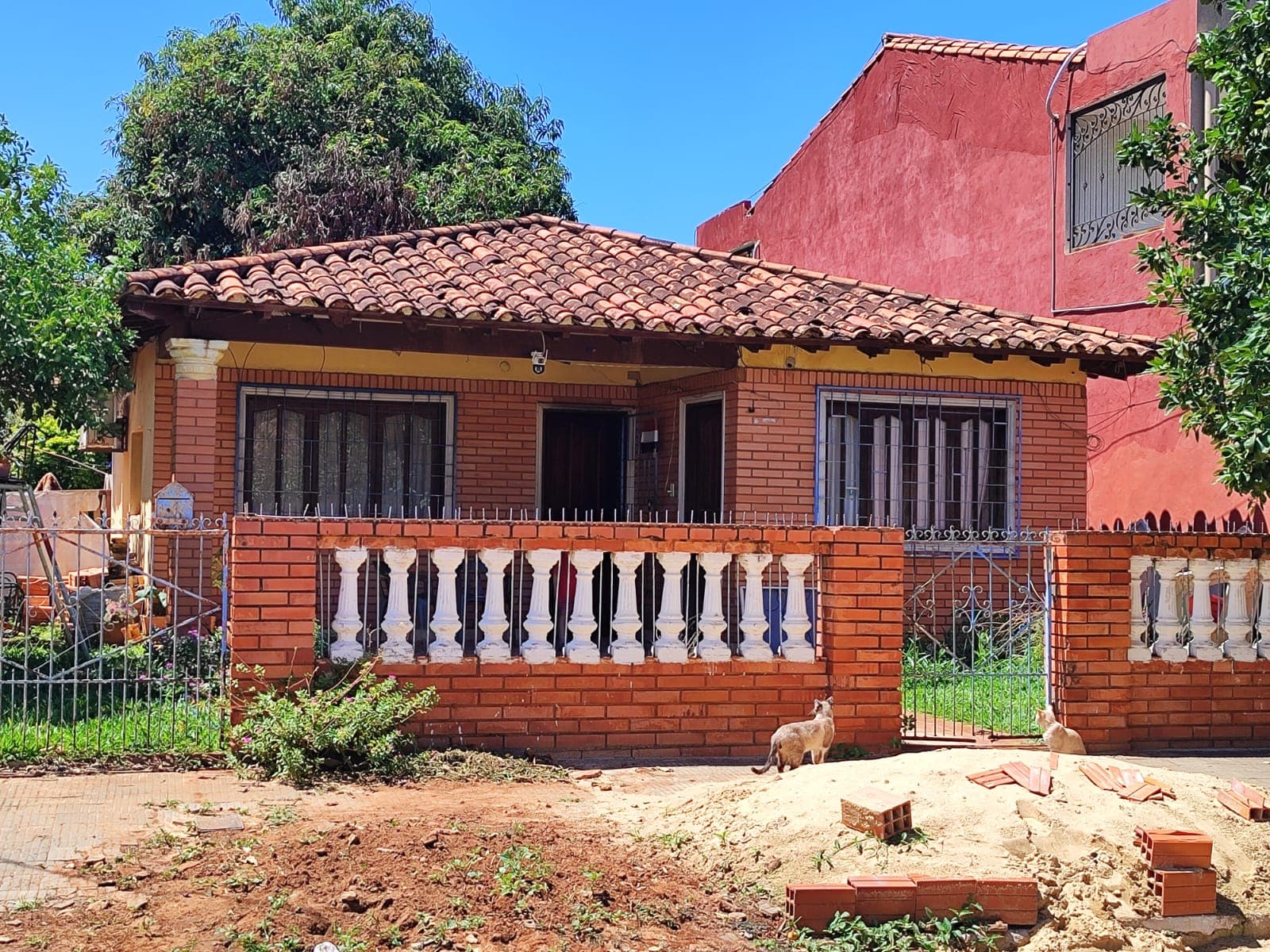 Casa En Venta En Fernando de la Mora A Precio De Terreno!!