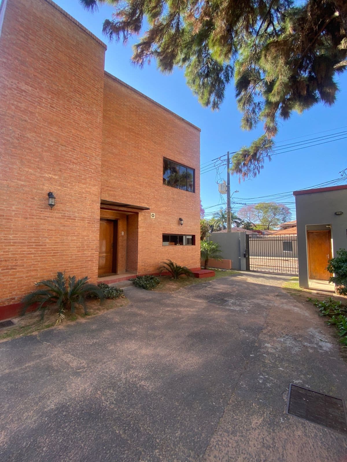 Residencia en condominio pacheco-barrio los laureles-asuncion, foto 2