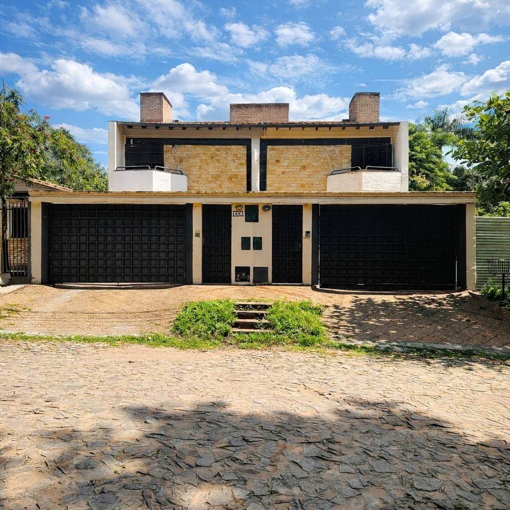 Vendo 2 duplex juntos en la mejor zona de mburucuya