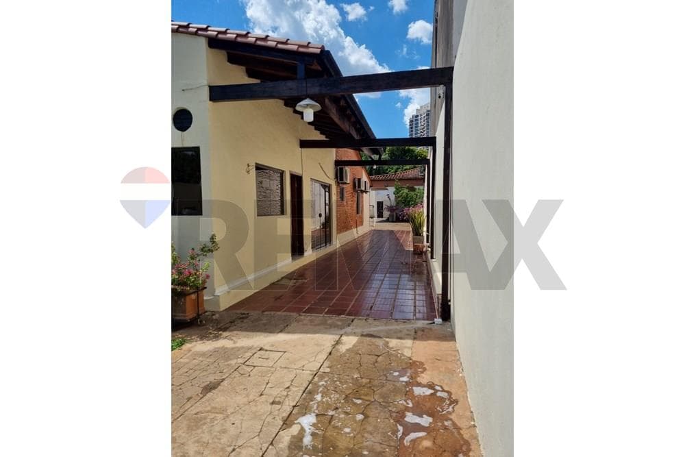 Casa con ubicacion estrategica con estacionamiento, foto 2
