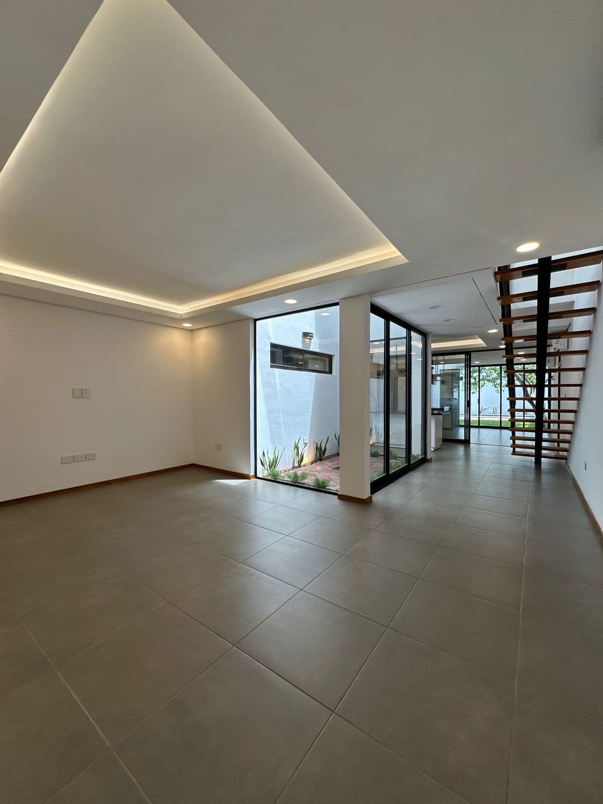 En venta hermoso y amplio duplex a estrenar zona madero Luque — foto 3
