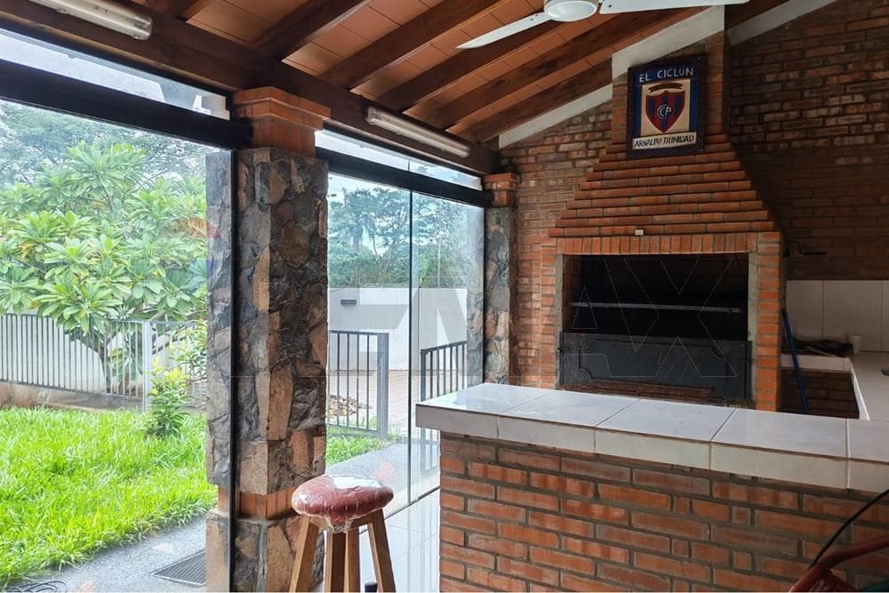 Hermosa casa con piscina en Villa Elisa — foto 4