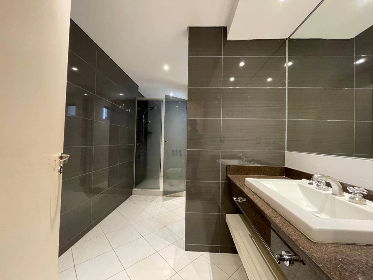 Amplia residencia con 5 suites a pasos del shopping del sol, foto 4