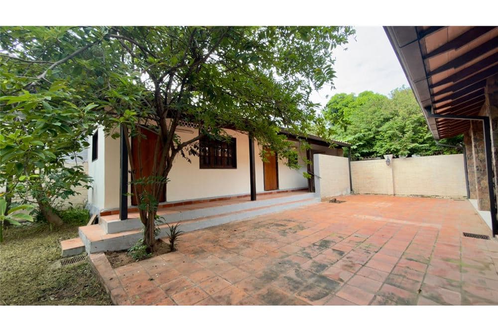 Vendo hermosa casa en lambare