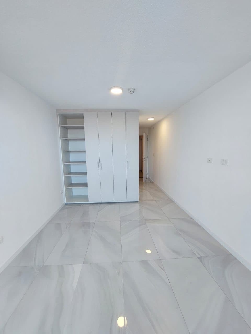 En alquiler | venta monoambiente con cochera en conjunto residencial surubi’i, foto 1