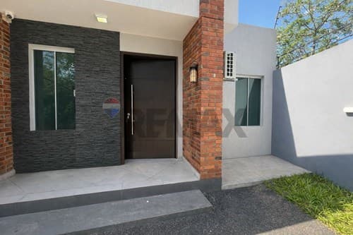 Chalet Venta PY Central Luque, foto 2