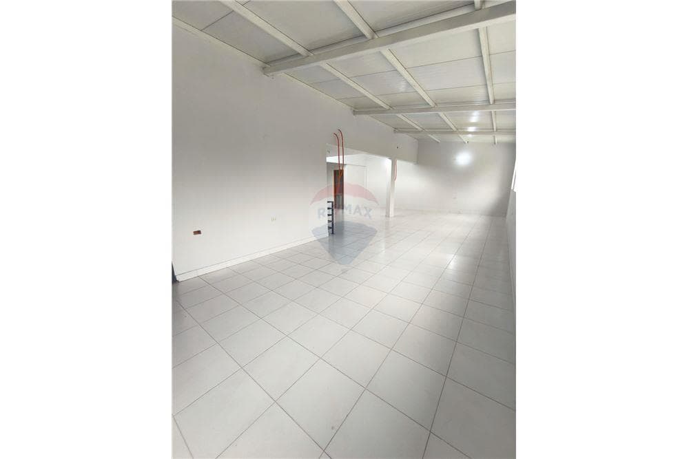 Local Comercial - Alquiler - Paraguay Central Luque, foto 5