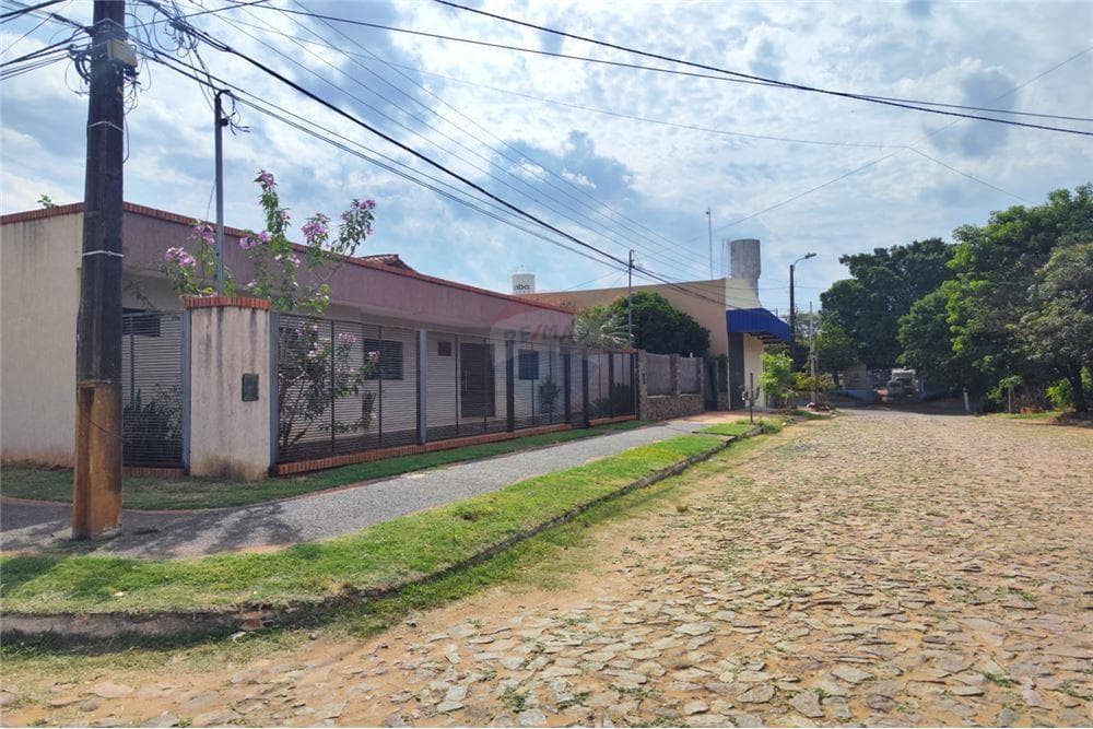 Hermosa casa en esquina, Zona Sur