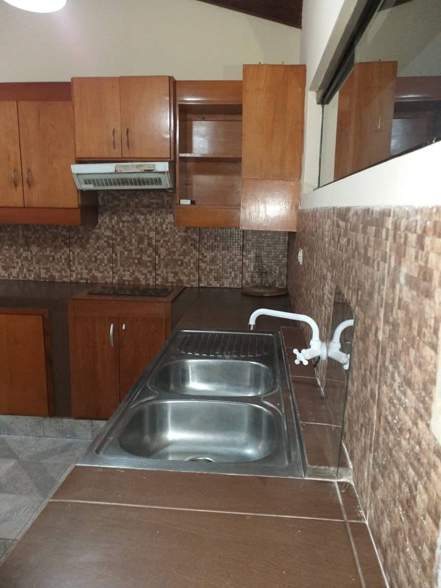 Vendo casa en fdo de la mora zona sur