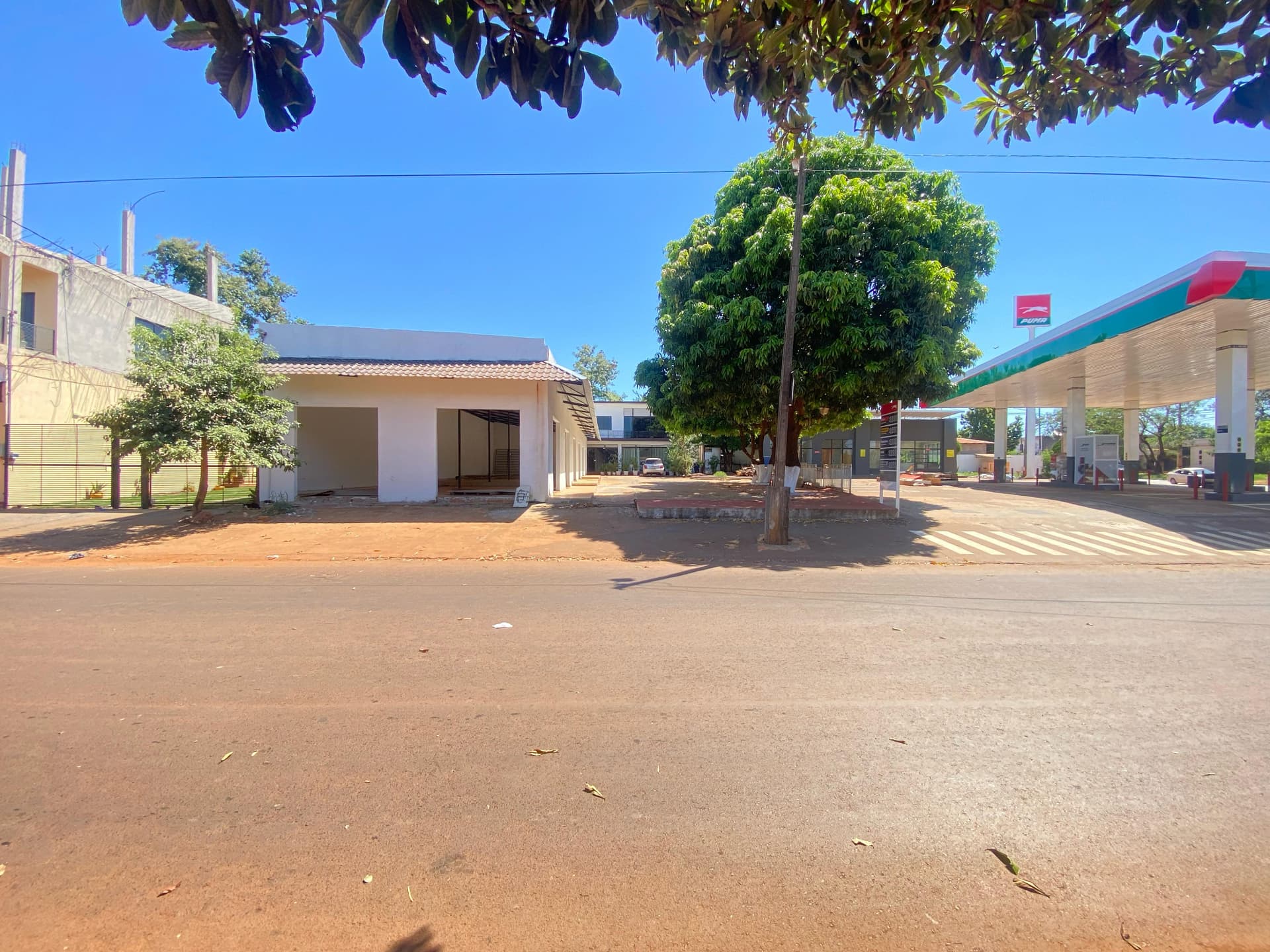 Casa de 2 plantas con salón comercial en venta o alquiler, foto 4