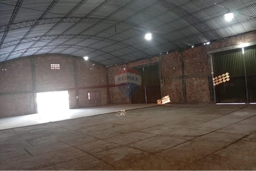 Tinglado en esquna sobre ex ruta 1, foto 3