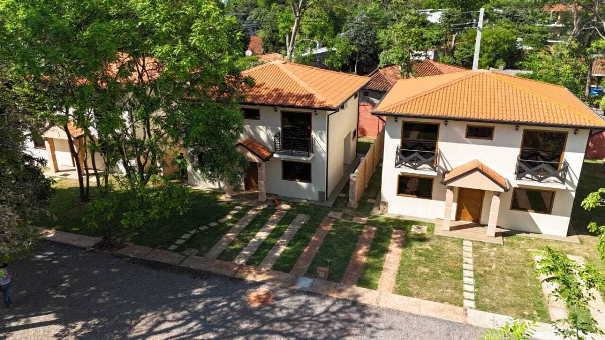 Casa De 3 Habitaciones Barrio Cerrado Villaggio Fdo De La Mora Zona Col Dante