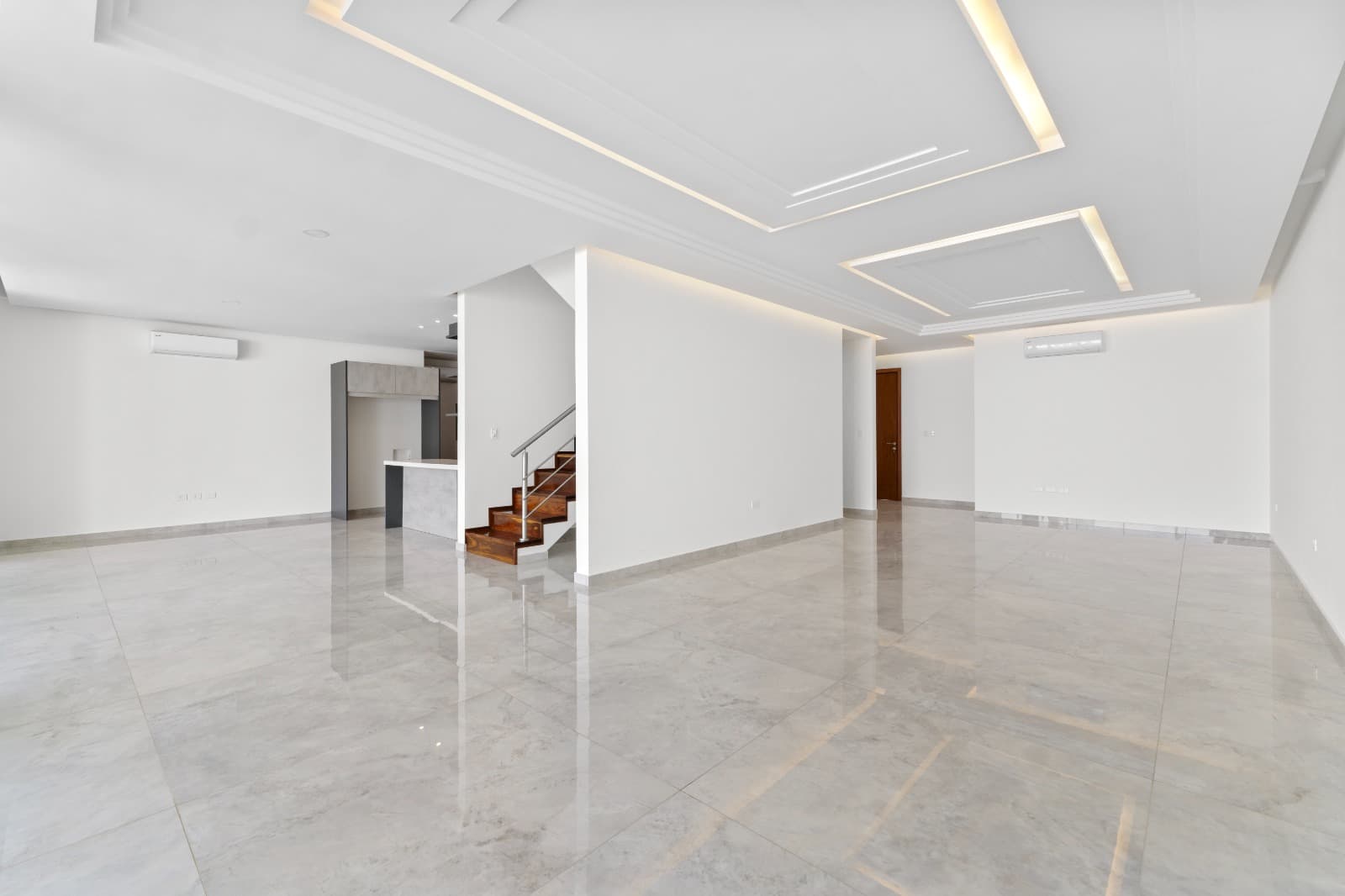 En Venta Casa de 5 dormitorios en suite, a estrenar - En Mburucuya, foto 2