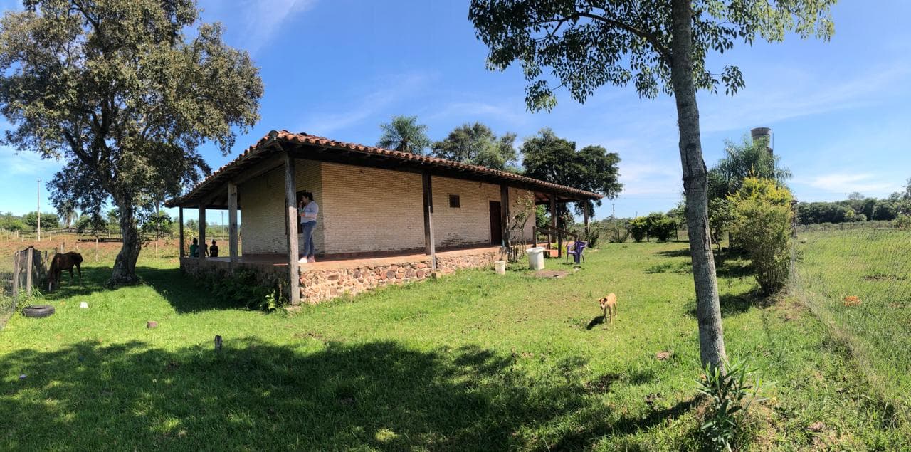 Vendo casa de campo en el departamento de Paraguari distrito Mbuyapey