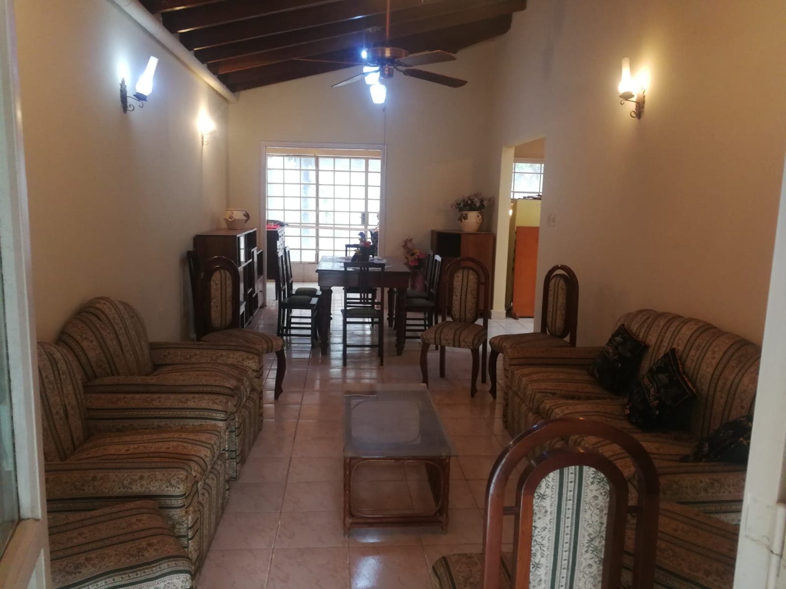 Alquilo Amplio Chalet de una Planta en Barrio Cerro Corá, Lambaré - CLHO8415011