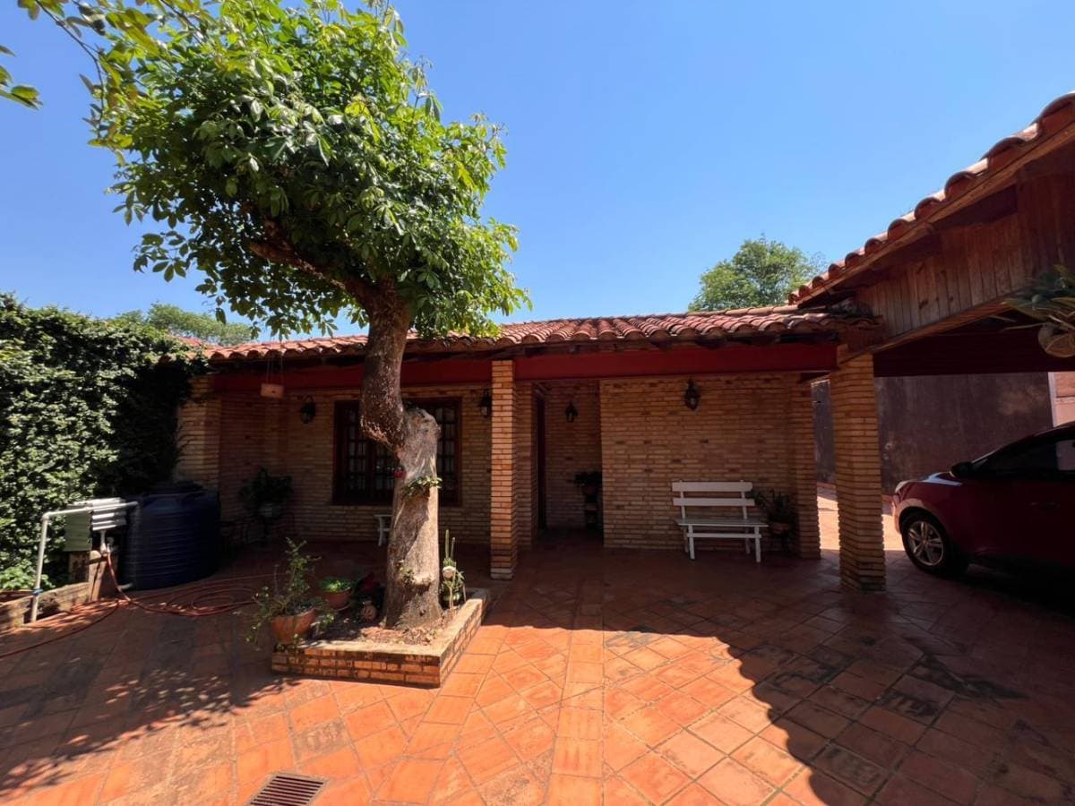 En venta casa de tres habitaciones en Luque (a remodelar), foto 1