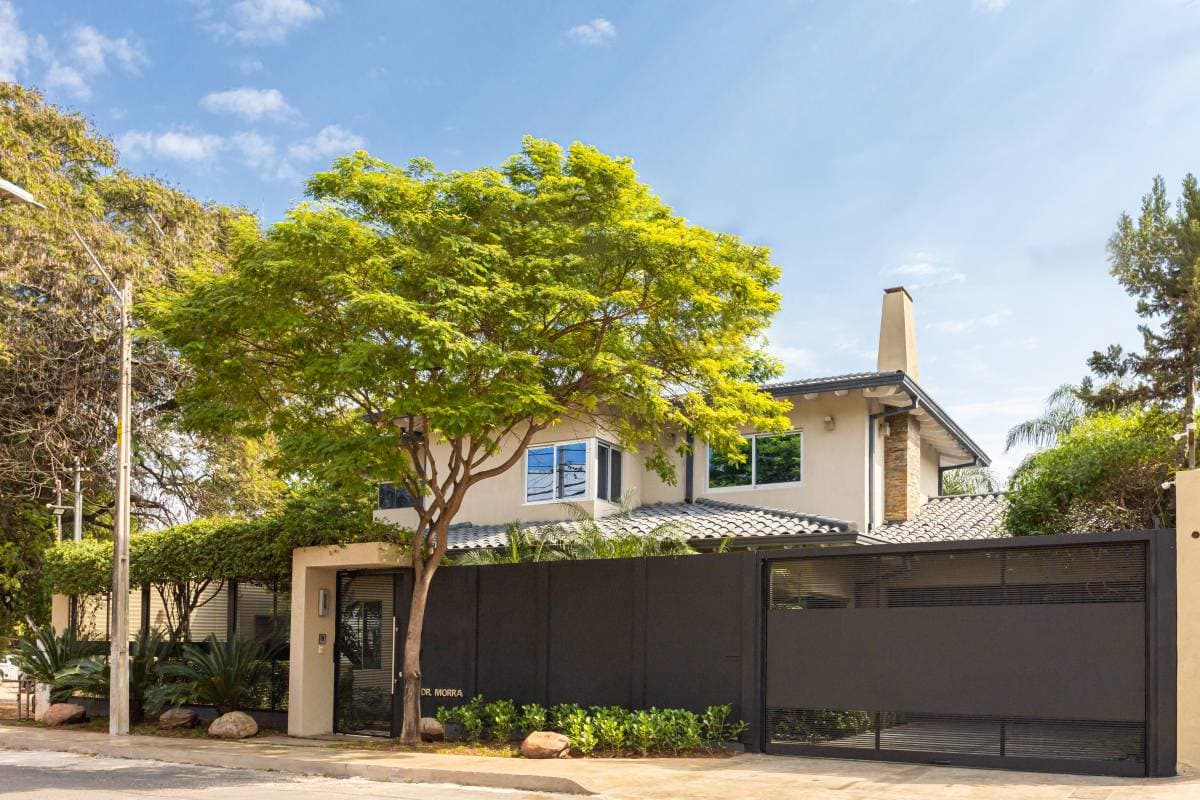 Elegante residencia en barrio Villa Morra