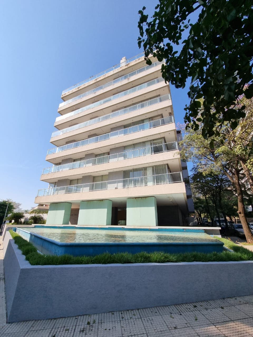 *alquilo hermoso penthouse barrio Las Mercedes*