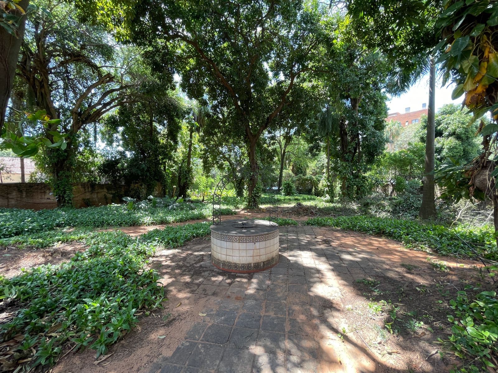 Amplia propiedad estilo colonial en Asunción en alquiler — foto 3