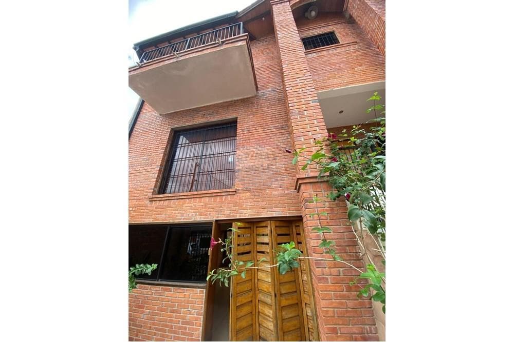 Casa - Venta - Paraguay Asunción Los Laureles, foto 2