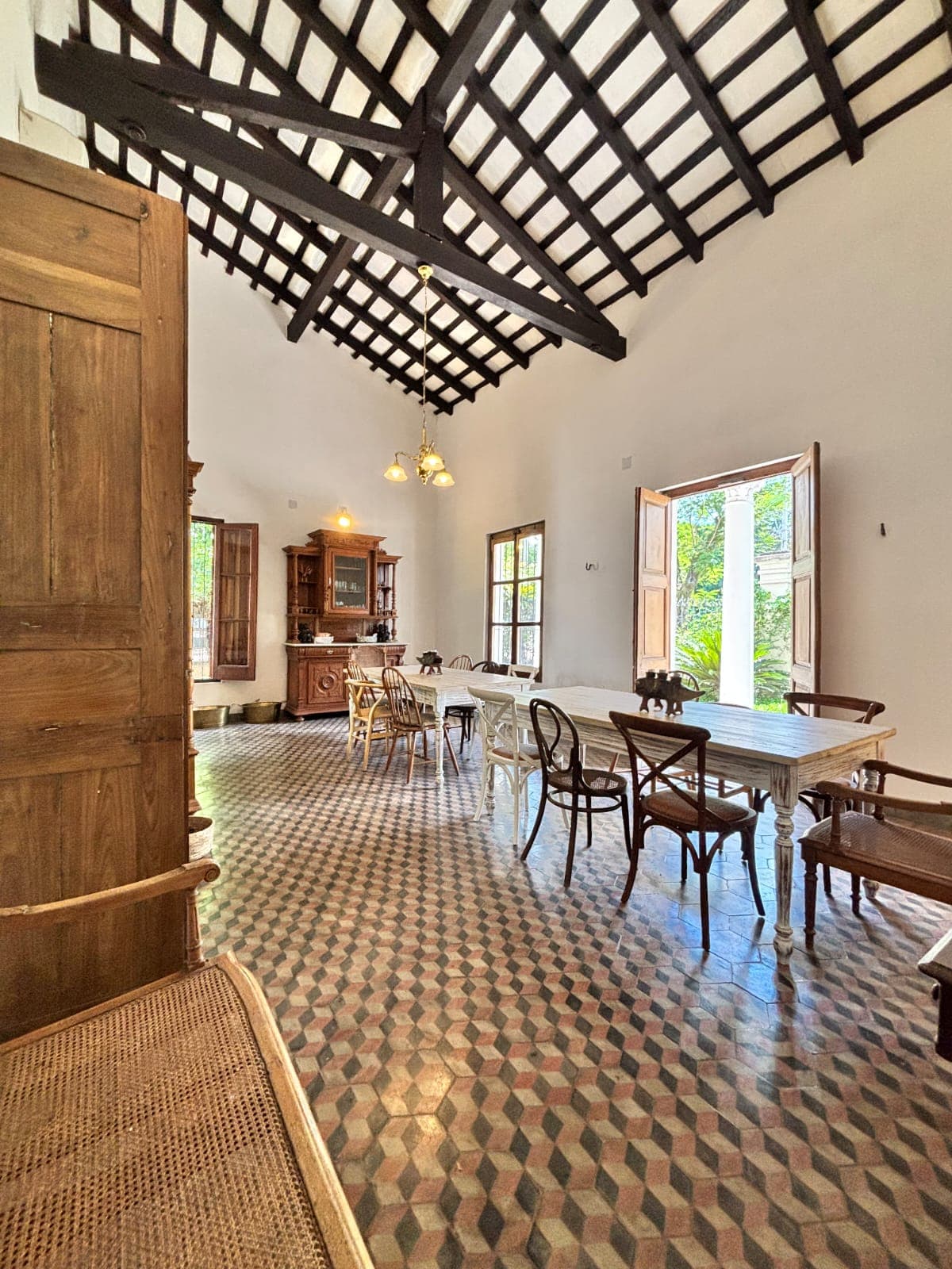 Casona histórica en alquiler en Areguá – sobre avenida principal, foto 5