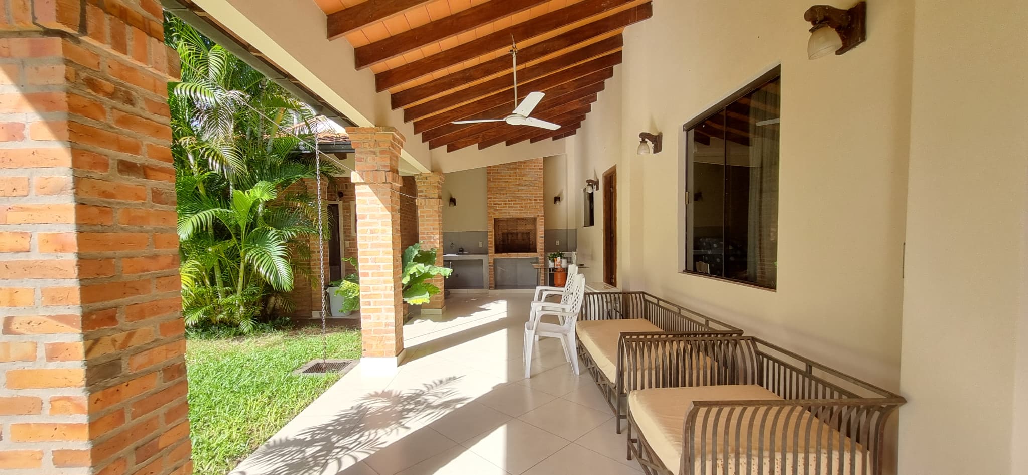 Casa en Lambaré / 4 Dormitorios y amplio patio de 800m2 — foto 4