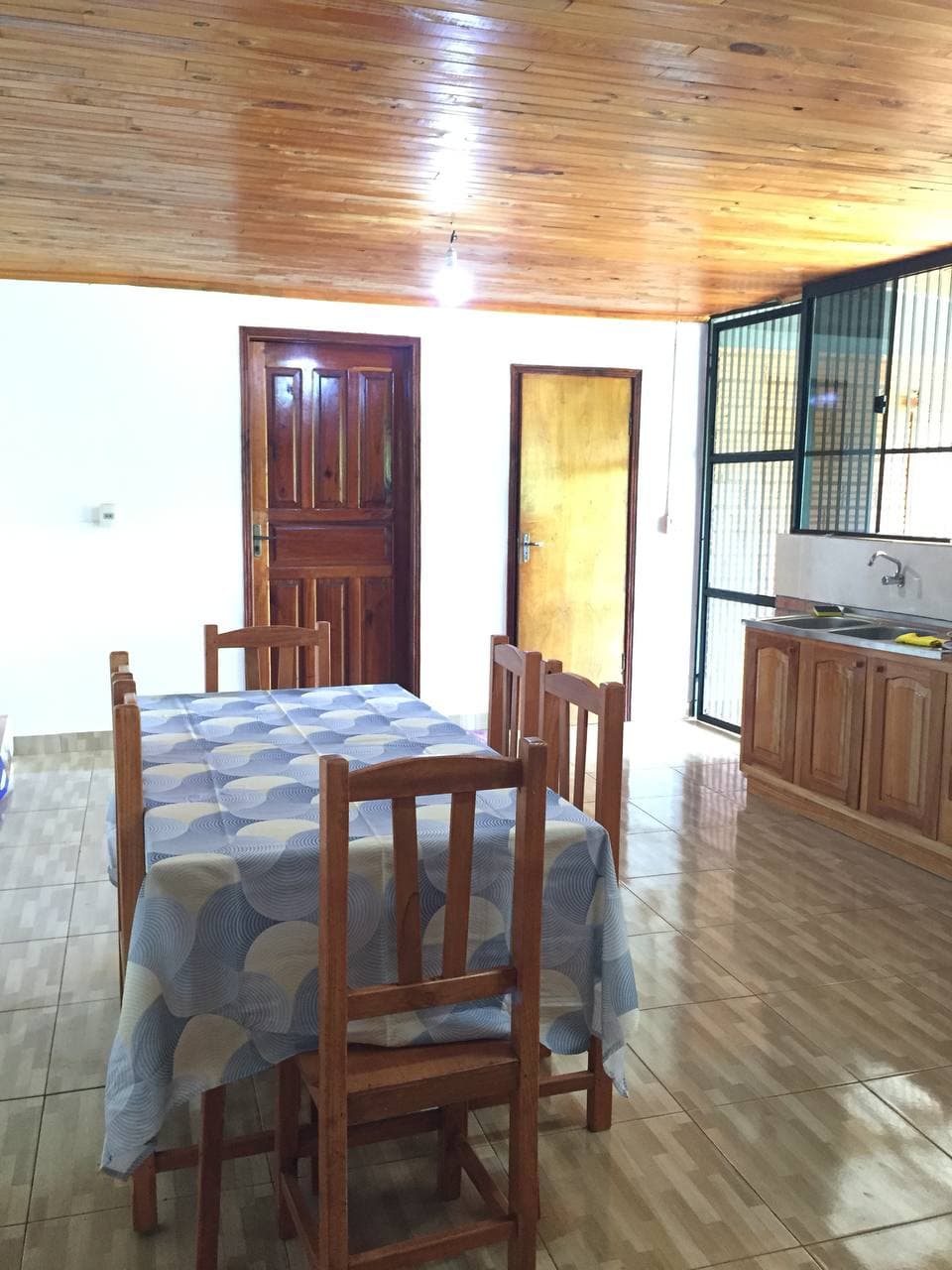 Casa renovada con tres apartamentos y jardín! — foto 4