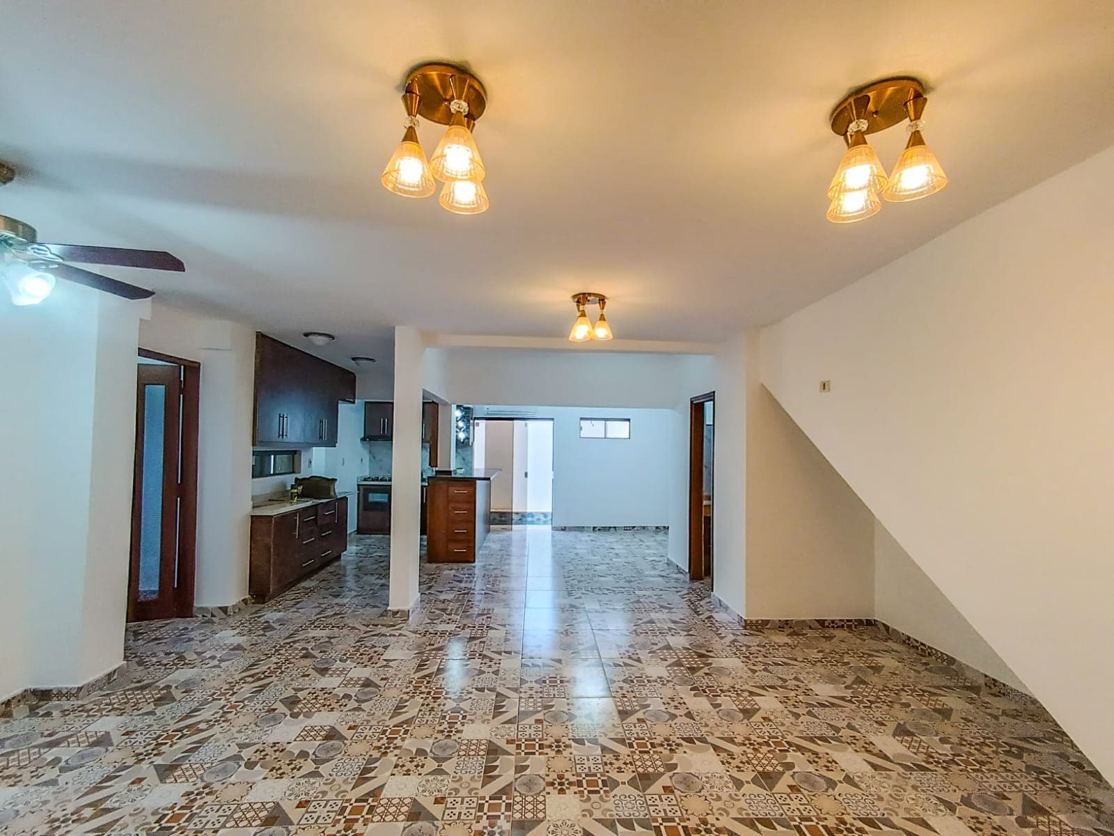 En venta residencia de lujo en altos del golf, lambare, foto 3