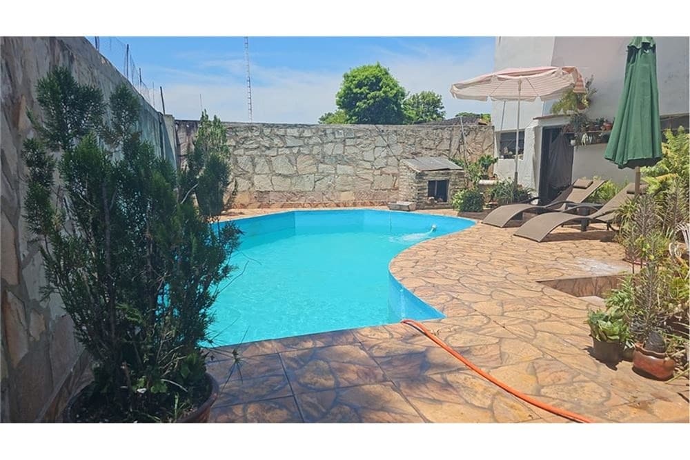 Amplia Casa con Piscina en Sajonia, Asunción, foto 2