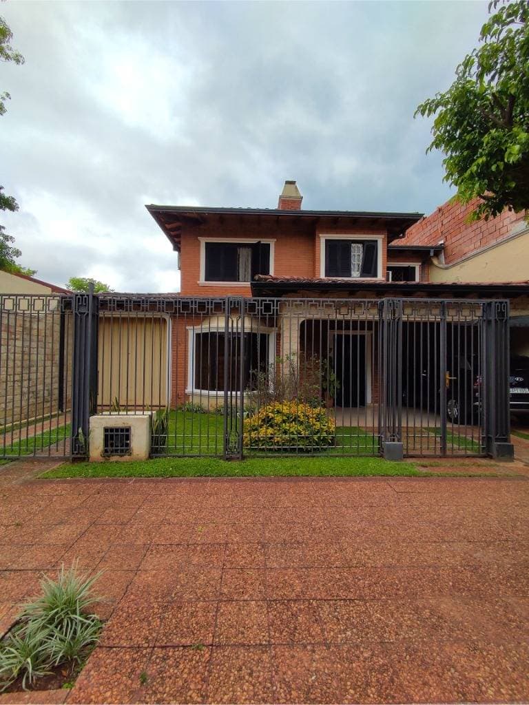 Vendo casa de 3 habitaciones en el barrio Villa Aurelia de Asunción